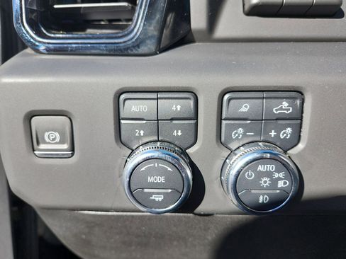 Certified 2024 GMC Sierra 2500 AT4 w/ AT4 Premium Plus Package image 17