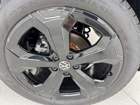 New 2025 Volkswagen Taos SEL image 39