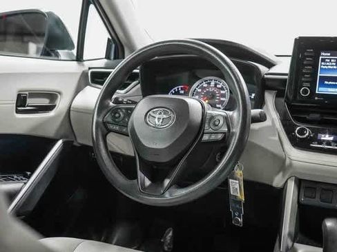 Certified 2022 Toyota Corolla Cross L image 16