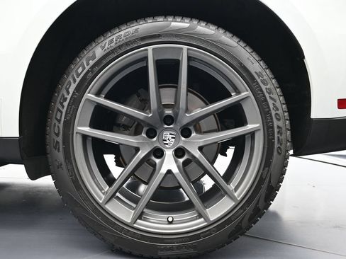 Used 2024 Porsche Macan Turbo AWD/4WD image 37