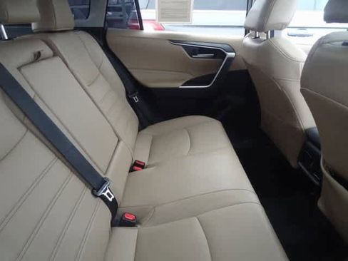 Used 2023 Toyota RAV4 XLE Premium image 12