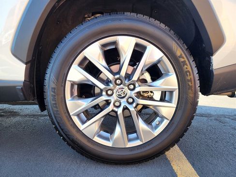 Used 2019 Toyota RAV4 Limited w/ Cold Weather Package FWD image 19