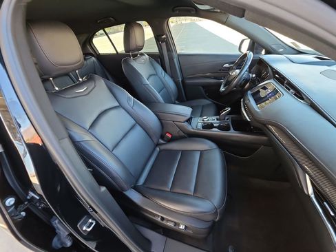 Used 2023 Cadillac XT4 Sport w/ Technology Package image 28