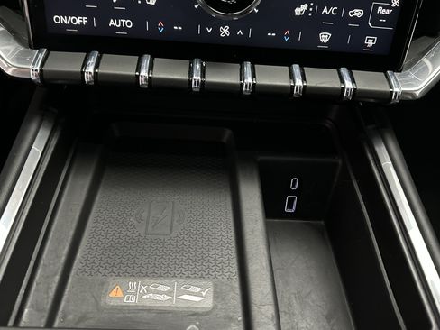 Used 2025 GMC Acadia Elevation FWD image 40