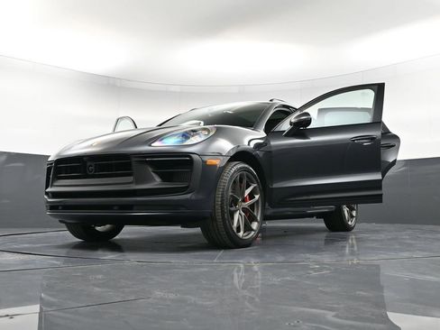 New 2026 Porsche Macan GTS AWD/4WD image 39