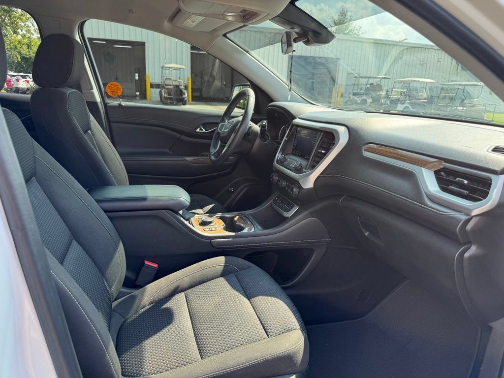 Used 2022 GMC Acadia SLE w/ Driver Convenience Package FWD image 11