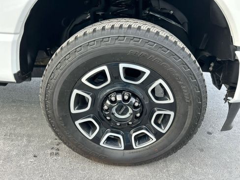 Certified 2025 Ford F350 Platinum image 19