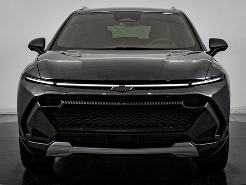 Used 2025 Chevrolet Equinox EV LT w/ Convenience Package image 2