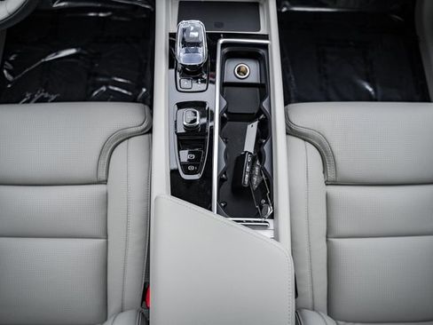 New 2026 Volvo XC60 B5 Ultra w/ Protection Package Premier image 25