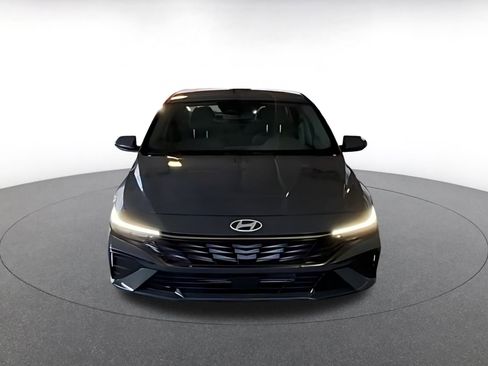 Used 2025 Hyundai Elantra SEL image 21