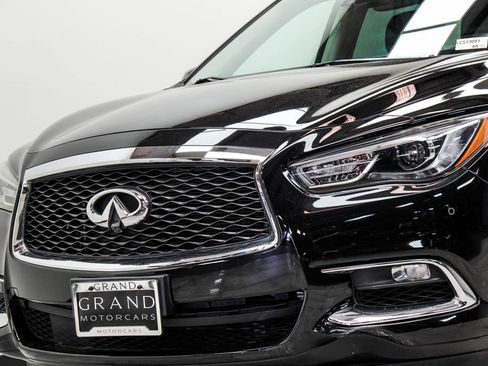 Used 2020 INFINITI QX60 Luxe w/ Essential Package AWD/4WD image 2