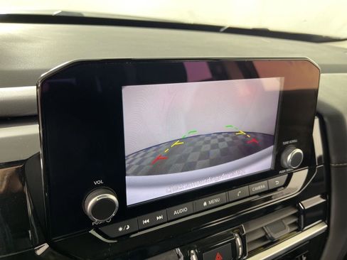 Used 2025 Nissan Pathfinder SV image 31