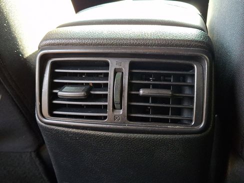 Certified 2019 Nissan Rogue SV w/ Premium Package image 11