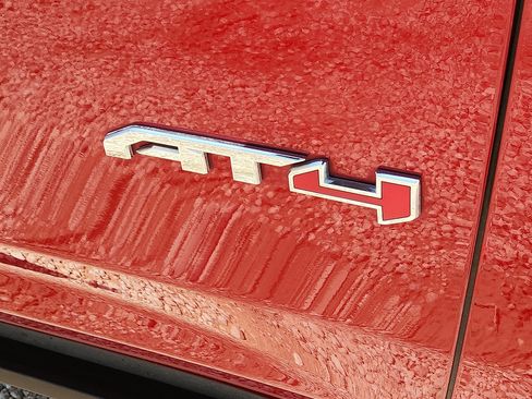 Used 2024 GMC Yukon AT4 w/ AT4 Premium Plus Package AWD/4WD image 8
