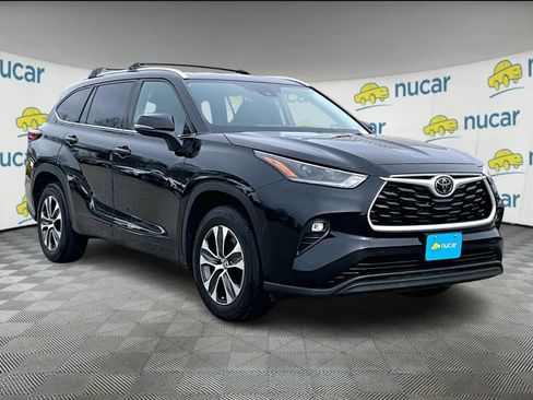 Used 2021 Toyota Highlander XLE image 1
