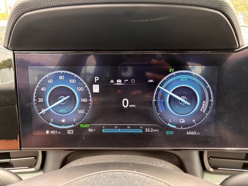 Used 2025 Hyundai Elantra Limited FWD image 29