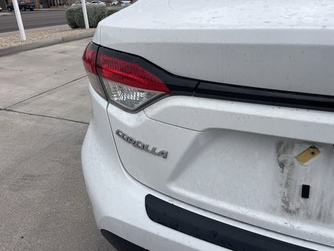 Used 2022 Toyota Corolla LE image 5