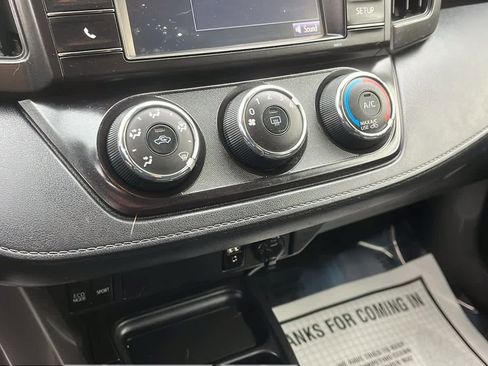 Used 2018 Toyota RAV4 LE image 18