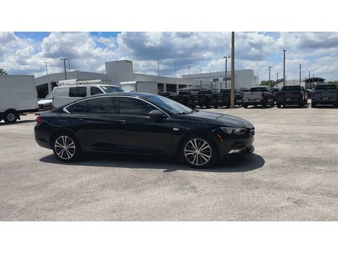 Used 2018 Buick Regal Essence FWD image 2