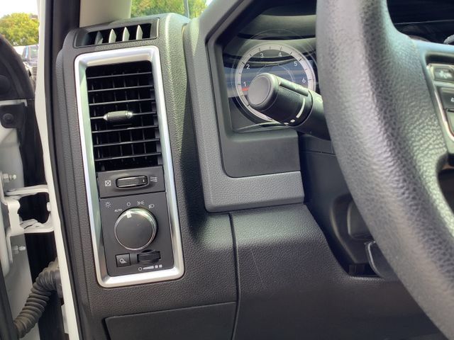 Used 2019 RAM 1500 Classic SLT AWD/4WD image 14