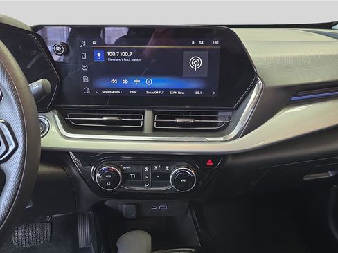 Used 2025 Chevrolet Trax LT image 17