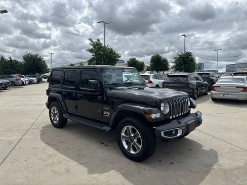 Used 2020 Jeep Wrangler Unlimited Sahara AWD/4WD image 3