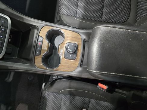 Used 2023 GMC Acadia SLE w/ Elevation Edition FWD image 17