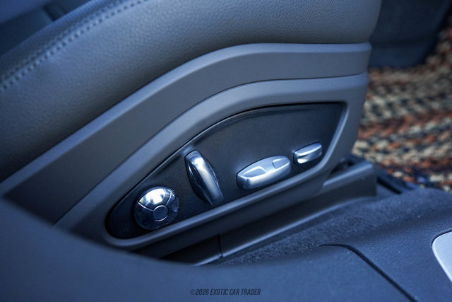 Used 2020 Porsche Panamera RWD image 37
