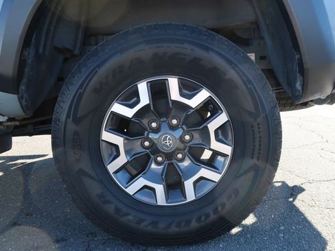 Used 2019 Toyota Tacoma TRD Off-Road image 13