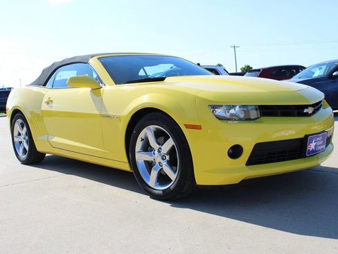 Used 2015 Chevrolet Camaro LT RWD image 3