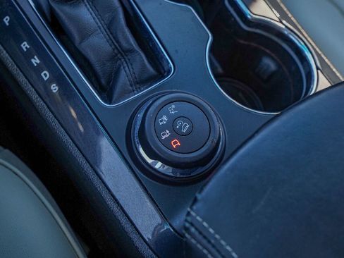 Used 2016 Ford Explorer Platinum image 19