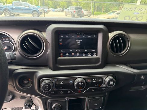 Used 2023 Jeep Gladiator Sport AWD/4WD image 21