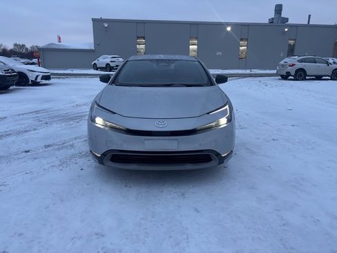Used 2025 Toyota Prius XLE image 3