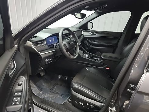 Used 2024 Jeep Grand Cherokee L Laredo image 28