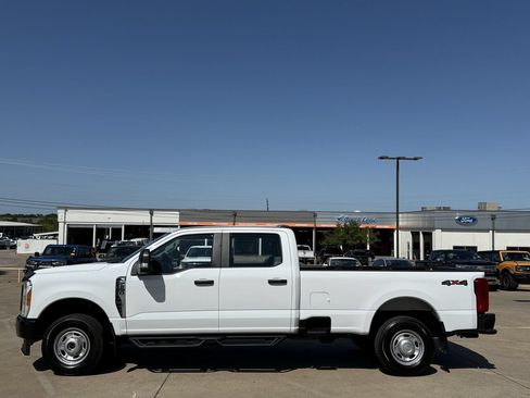 Used 2023 Ford F250 XL AWD/4WD image 3