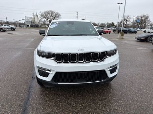 Used 2024 Jeep Grand Cherokee Limited AWD/4WD image 2