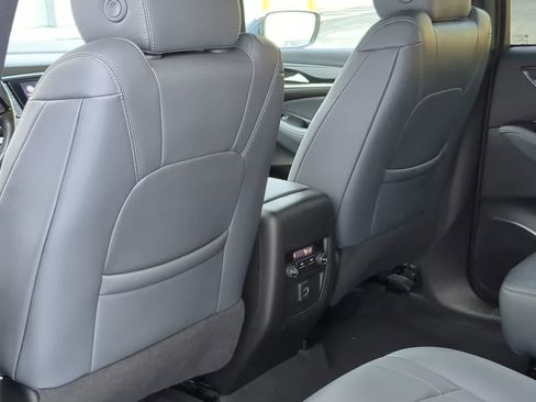 Used 2023 Buick Enclave Essence image 19