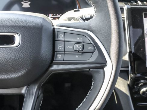 New 2025 Jeep Grand Cherokee Altitude image 26