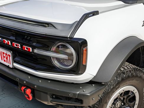 Used 2023 Ford Bronco Outer Banks w/ Sasquatch Package AWD/4WD image 3