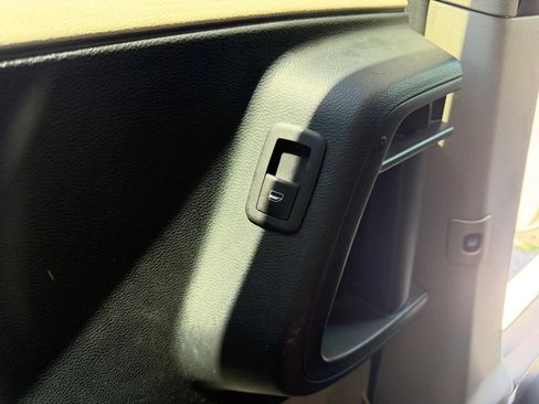 Used 2016 Dodge Grand Caravan SXT FWD image 26