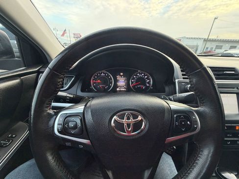 Used 2017 Toyota Camry SE w/ Moonroof Package FWD image 29