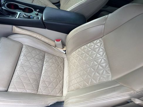 Used 2016 Nissan Maxima Platinum w/ Interior Lighting Package FWD image 5