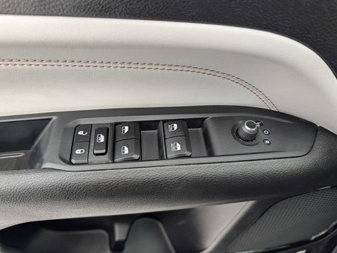 Used 2025 Jeep Compass Limited image 33