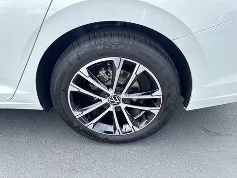 Certified 2025 Volkswagen Jetta Sport FWD image 6