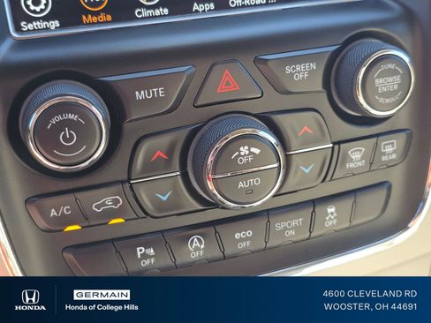Used 2018 Jeep Grand Cherokee Laredo AWD/4WD image 34