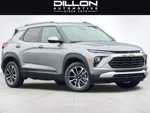 Used 2025 Chevrolet TrailBlazer LT AWD/4WD image 2