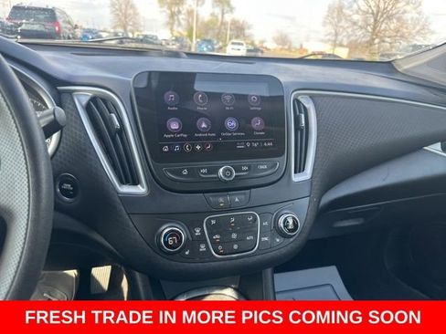Used 2022 Chevrolet Malibu LT image 2