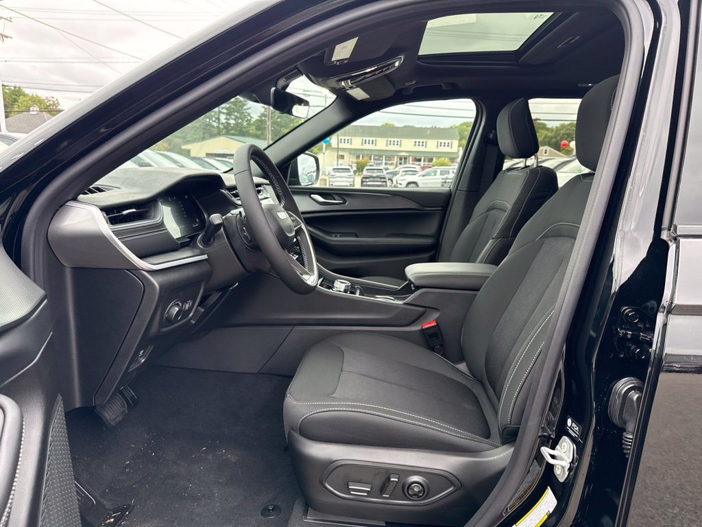 New 2027 Jeep Grand Cherokee Laredo X AWD/4WD image 17