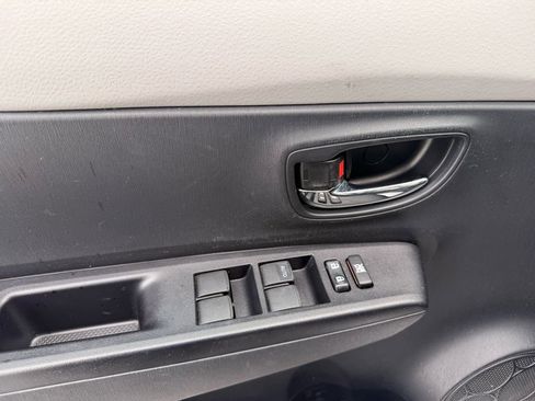 Used 2012 Toyota Yaris LE image 17