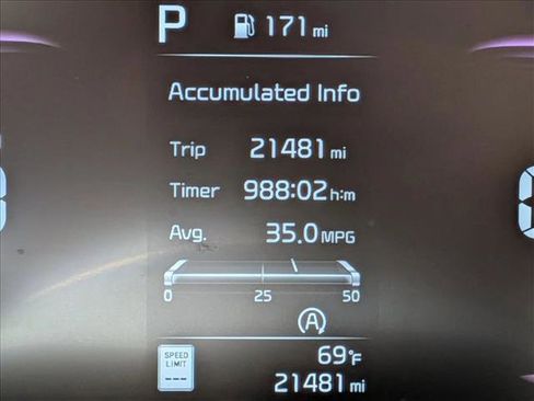 Used 2025 Kia Soul LX w/ LX Technology Package FWD image 11